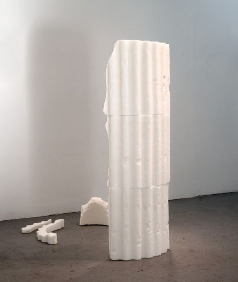 <p>Jana Engel, Your Freedom Is Also My Freedom, 2019, Zucker,&nbsp;Maße variabel (Säulenfragment 135 x 60 x&nbsp;30 cm)</p>