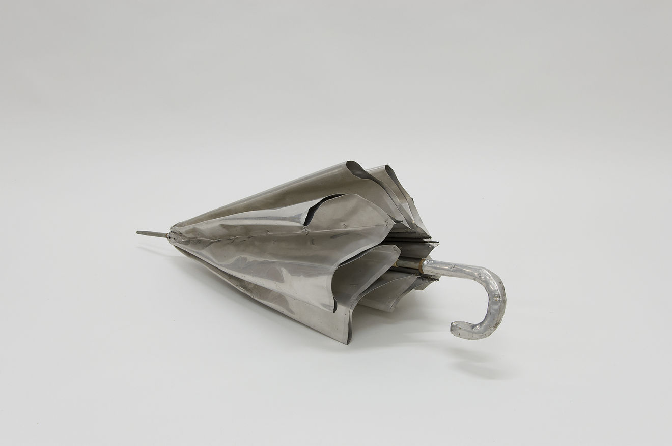 Ursula Burghardt, Schirm, 1968, Aluminium, 42 x 87 x 42 cm