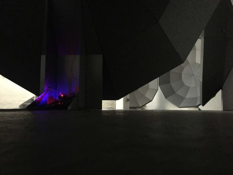 <p>Christiane Wien, mirrors | noise, Sound-Installation, Ausstellungsansicht studioblau, Saarländisches Künstlerhaus Saarbrücken, 2020,&nbsp;Foto: Christiane Wien</p>