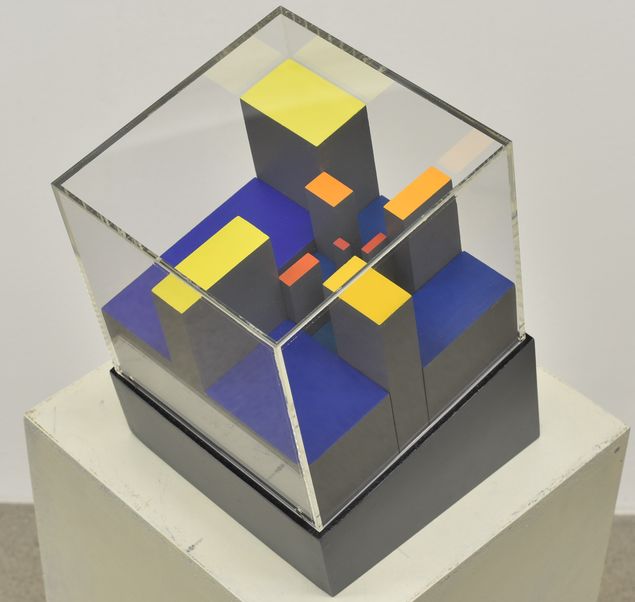 Edgar Knoop, Farbprofil, 1968, Holz, Acrylfarbe, Plexiglas, 22 cx x 22 cm x 22 cm © VG Bild-Kunst 2022
