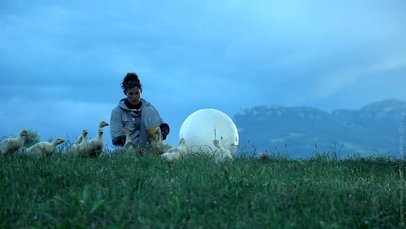 Agnes Meyer-Brandis, MOBILE MOON, Astronaut Training Method No. V, aus "Moon Goose Colony", 2011-heute, Videostill, © Agnes Meyer-Brandis, VG Bild-Kunst, Bonn 2019