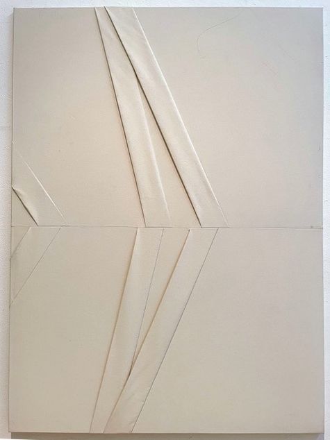 <p>Gabriela Volanti, L`ARTE RIMANE POVERA, 2005, 200 x 145 cm, Baumwolle, gefaltet und vernäht&nbsp;</p>