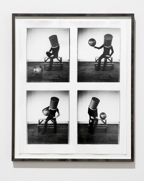 <p>Leonie Felle, Deine Reise, 2015, Performance auf Fotografie, Silbergelatine Handabzug vom Polaroidnegativ, 62 × 50,8 cm</p>