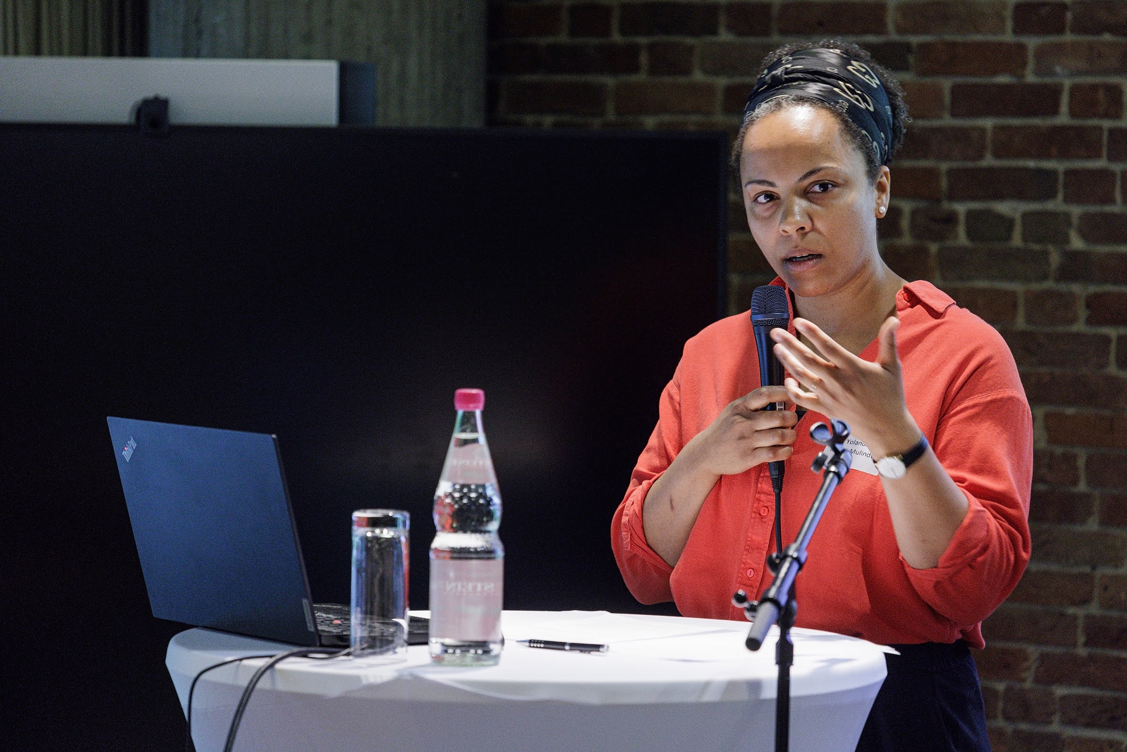 Yolanda Kaddu-Mulindwa, Leiterin der kommunalen Galerien Berlin Neukölln, @ gezett