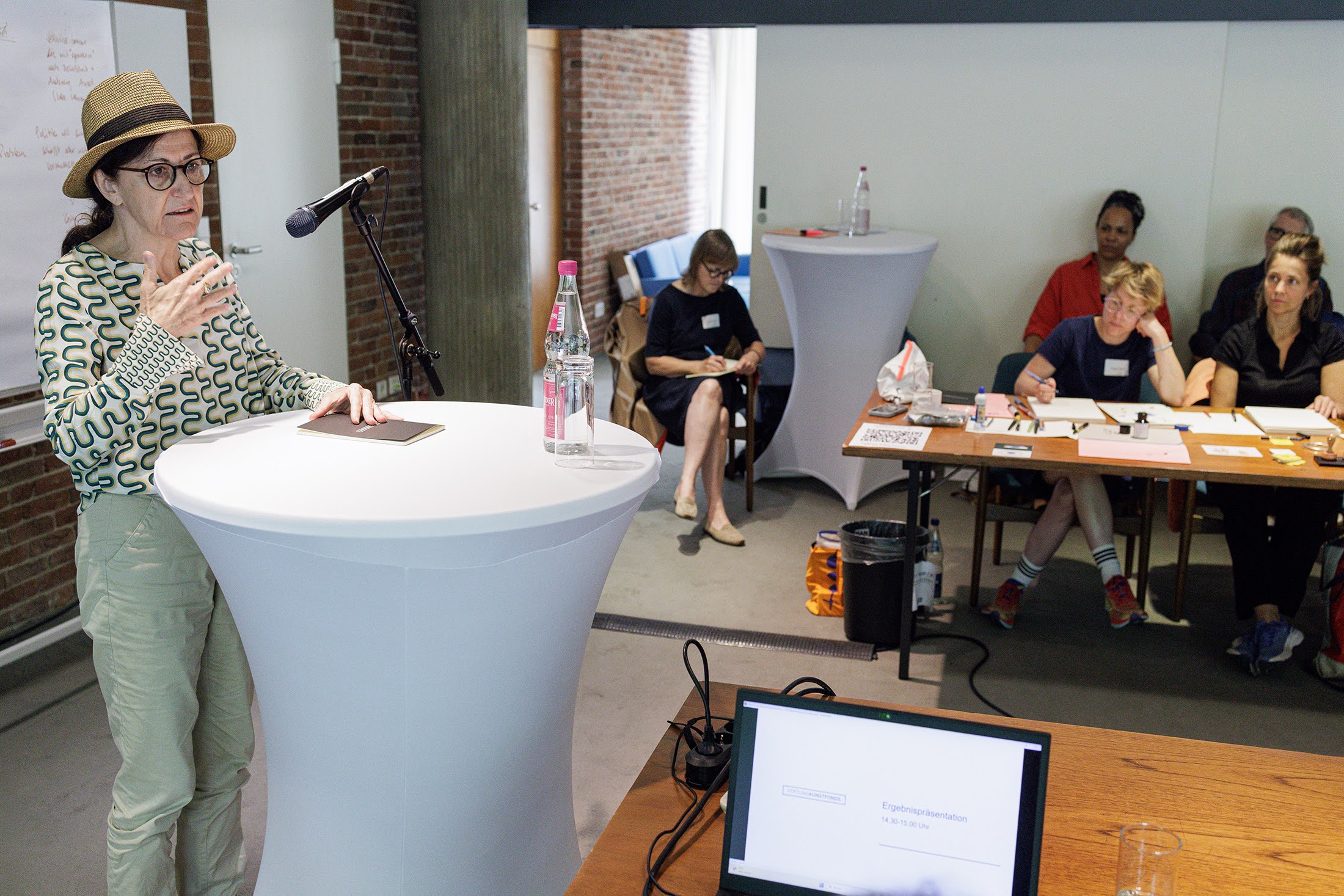 Präsentation der Diskussionsergebnisse von Alba D’Urbano, bildende Künstlerin, @ gezett